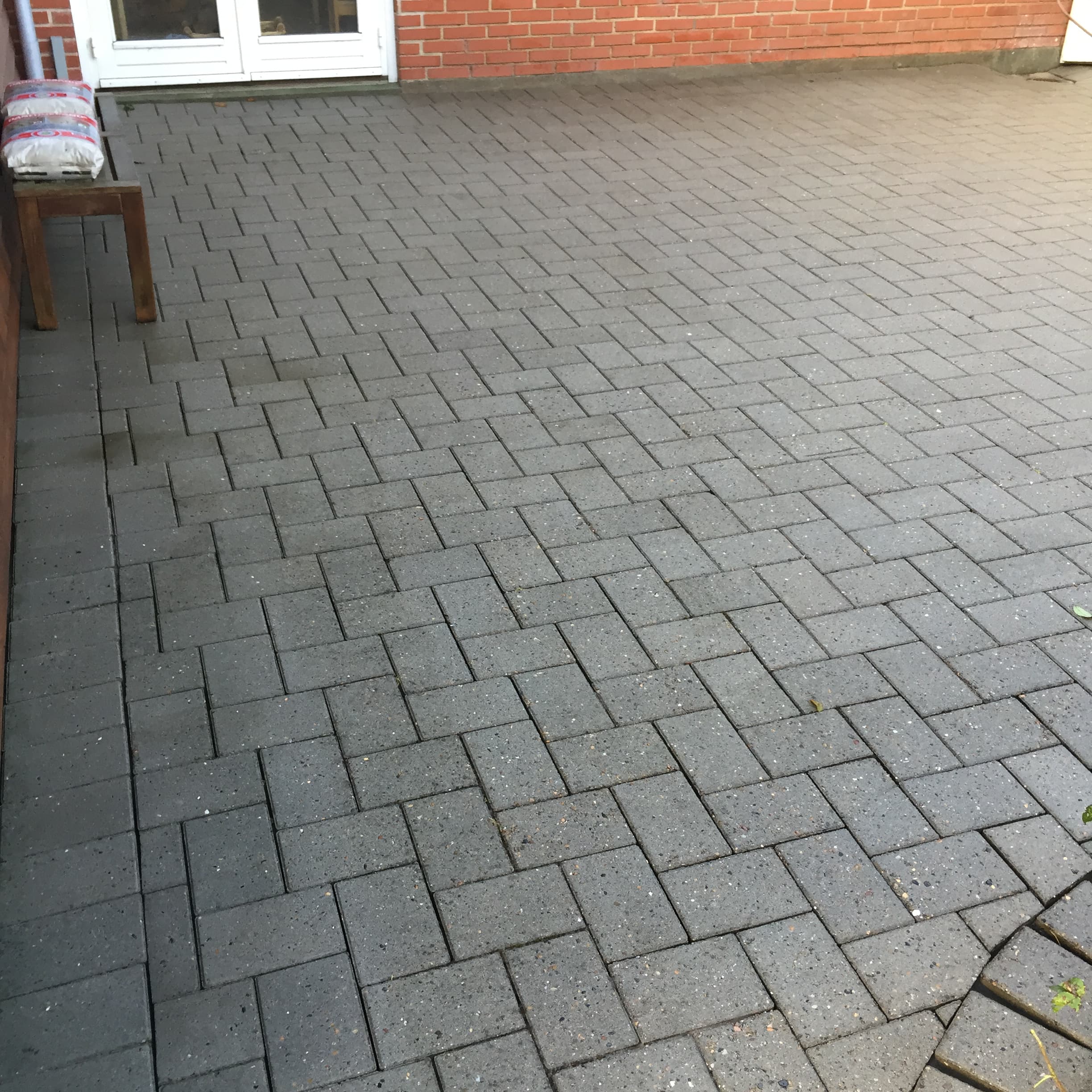 Gårdplads efter behandling